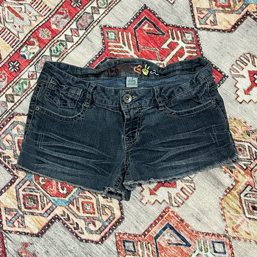 Mudd Dark Wash Denim Cutoff Shorts – Size 7 / 27